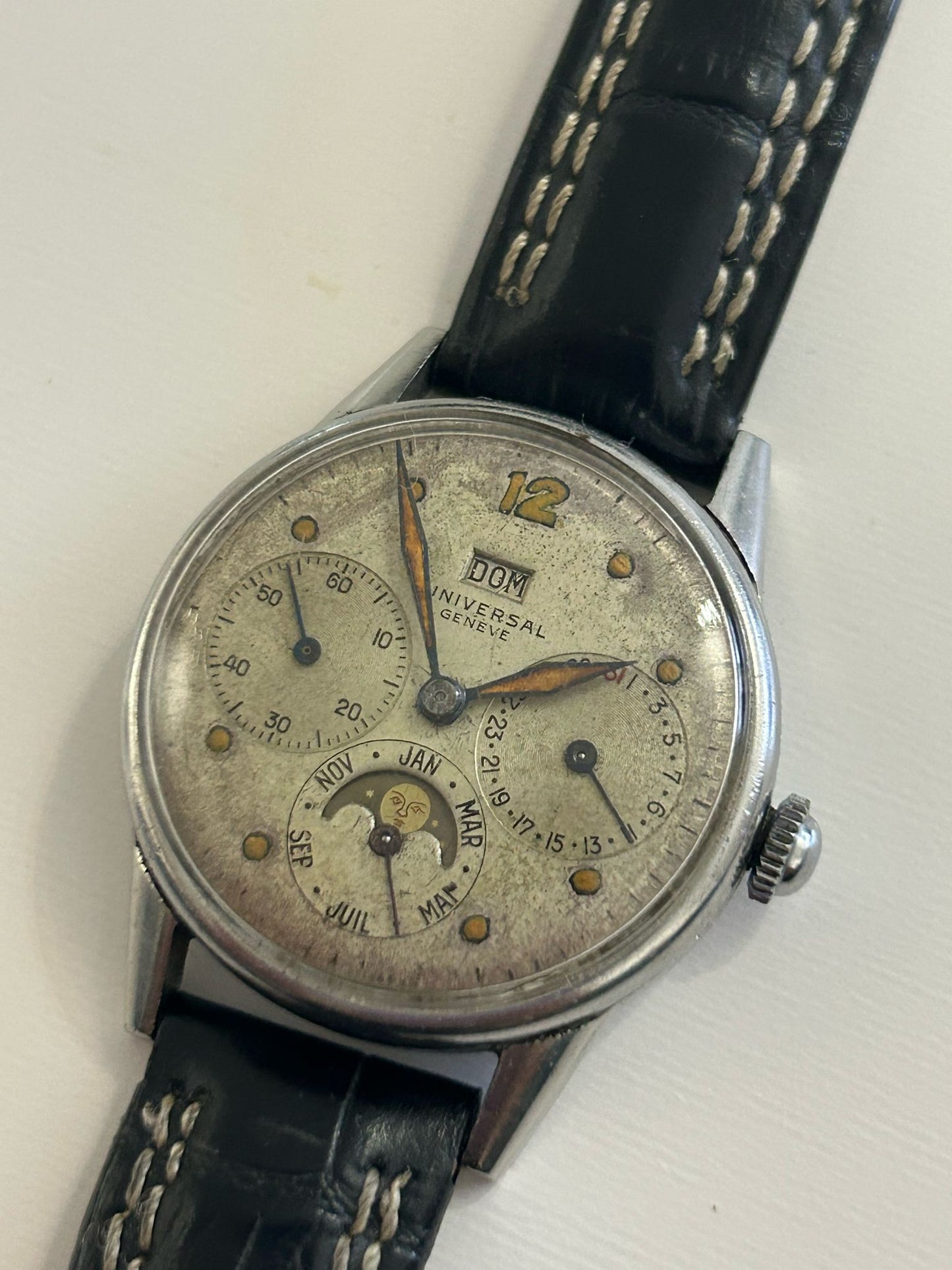 Universal Geneve 21308 calendar moon phase