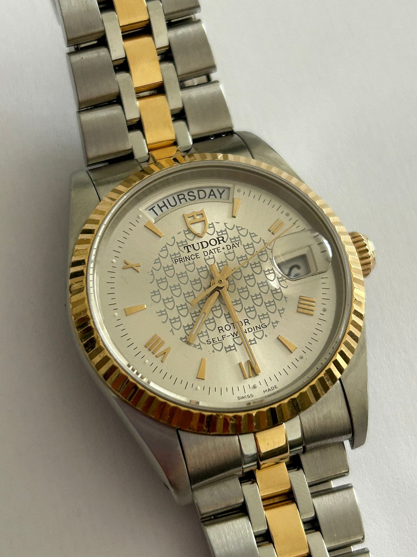 Tudor date Day celebration dial