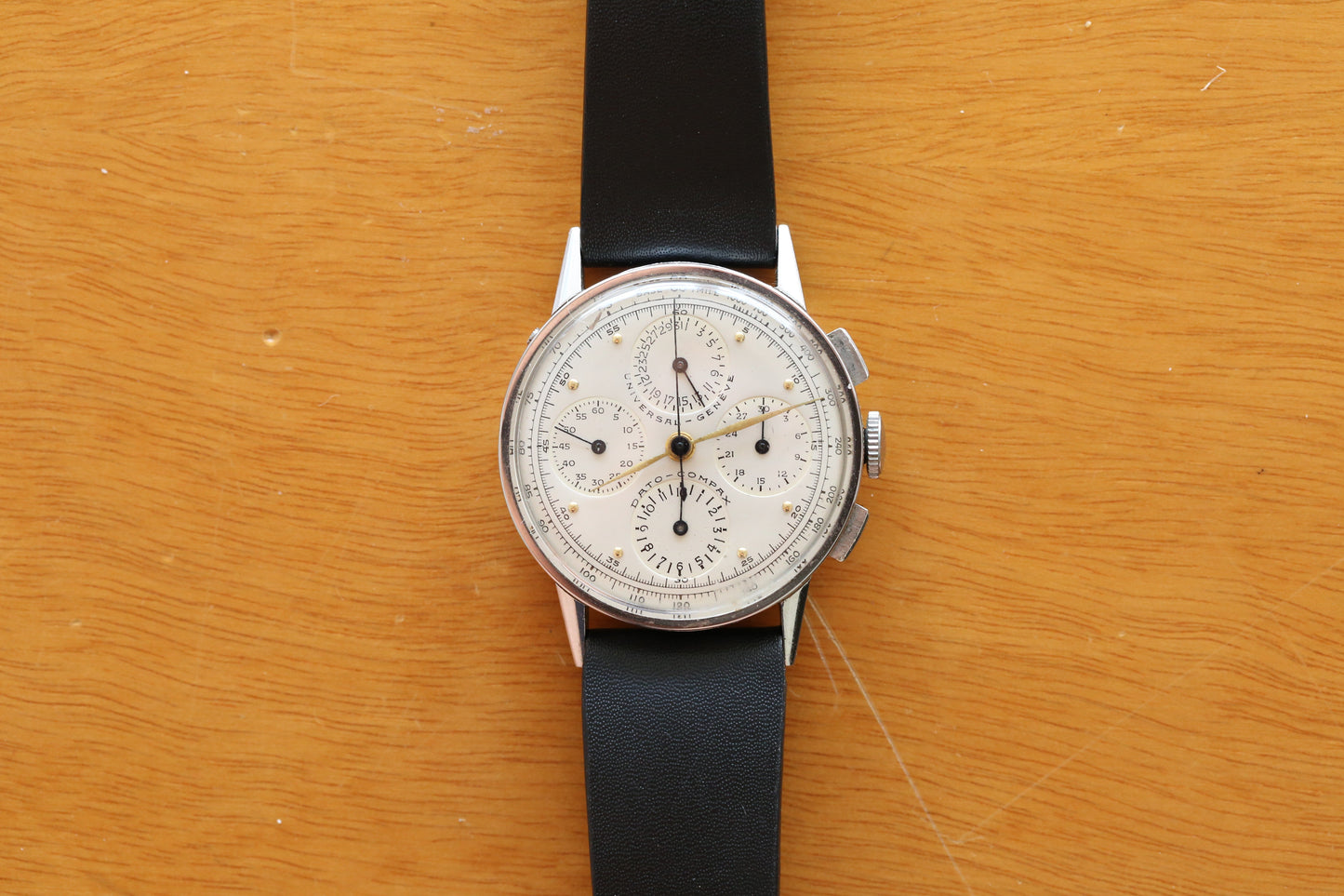 Universal Genève Dato Compax 22530
