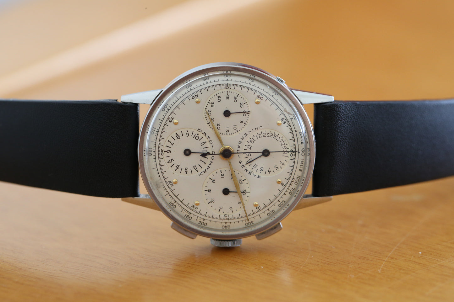 Universal Genève Dato Compax 22530
