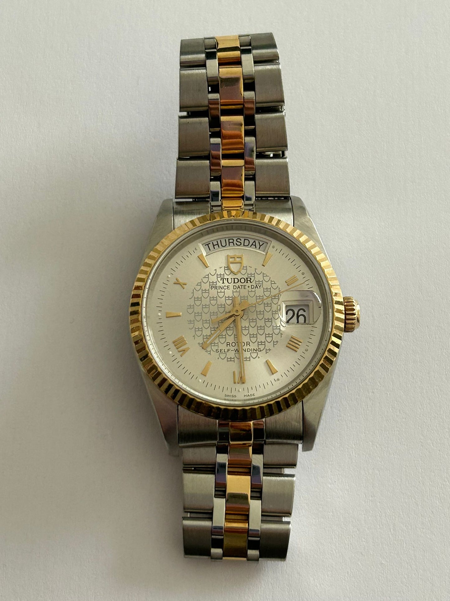 Tudor date Day celebration dial