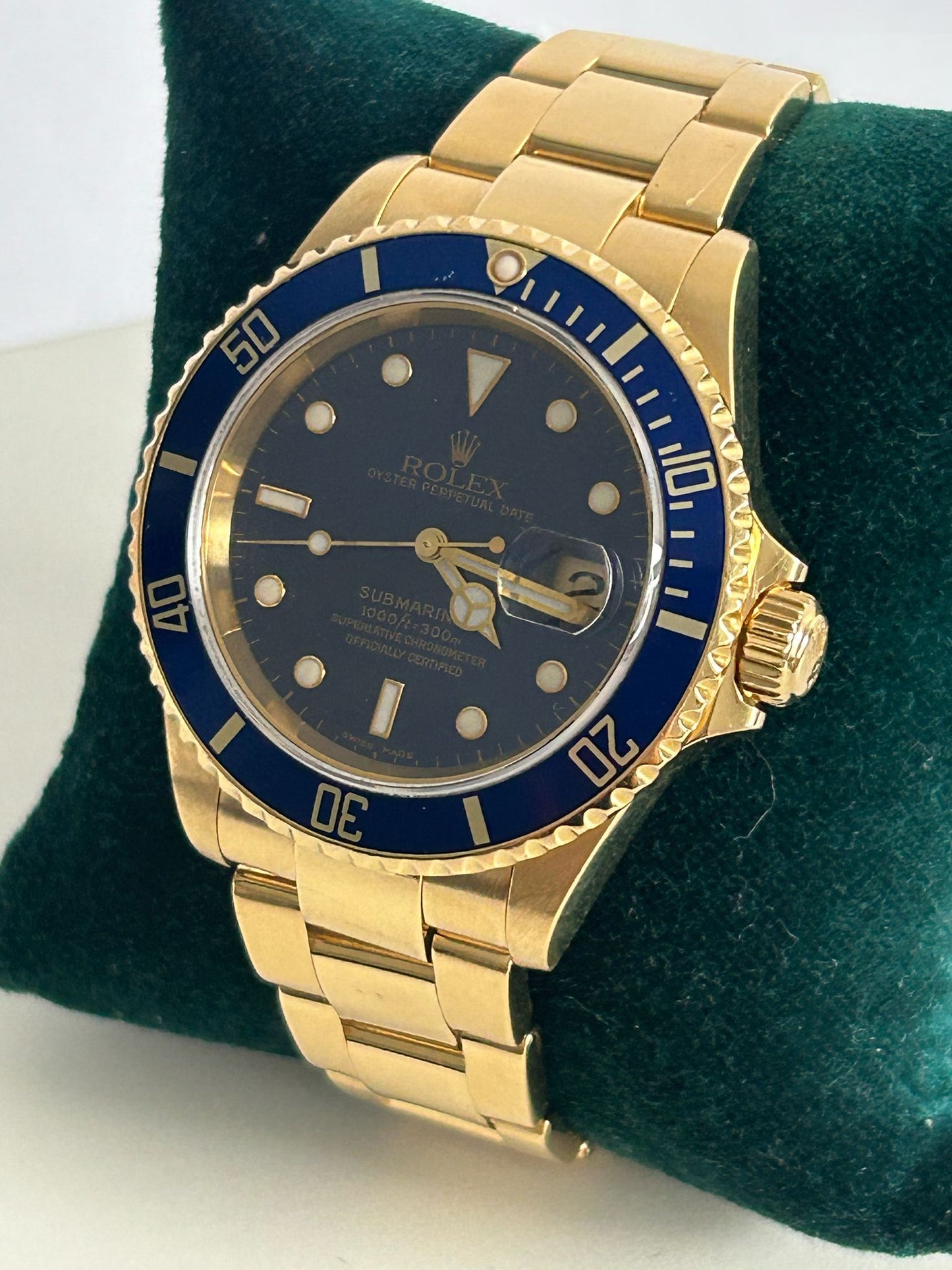 Rolex submariner 16618 no holes case