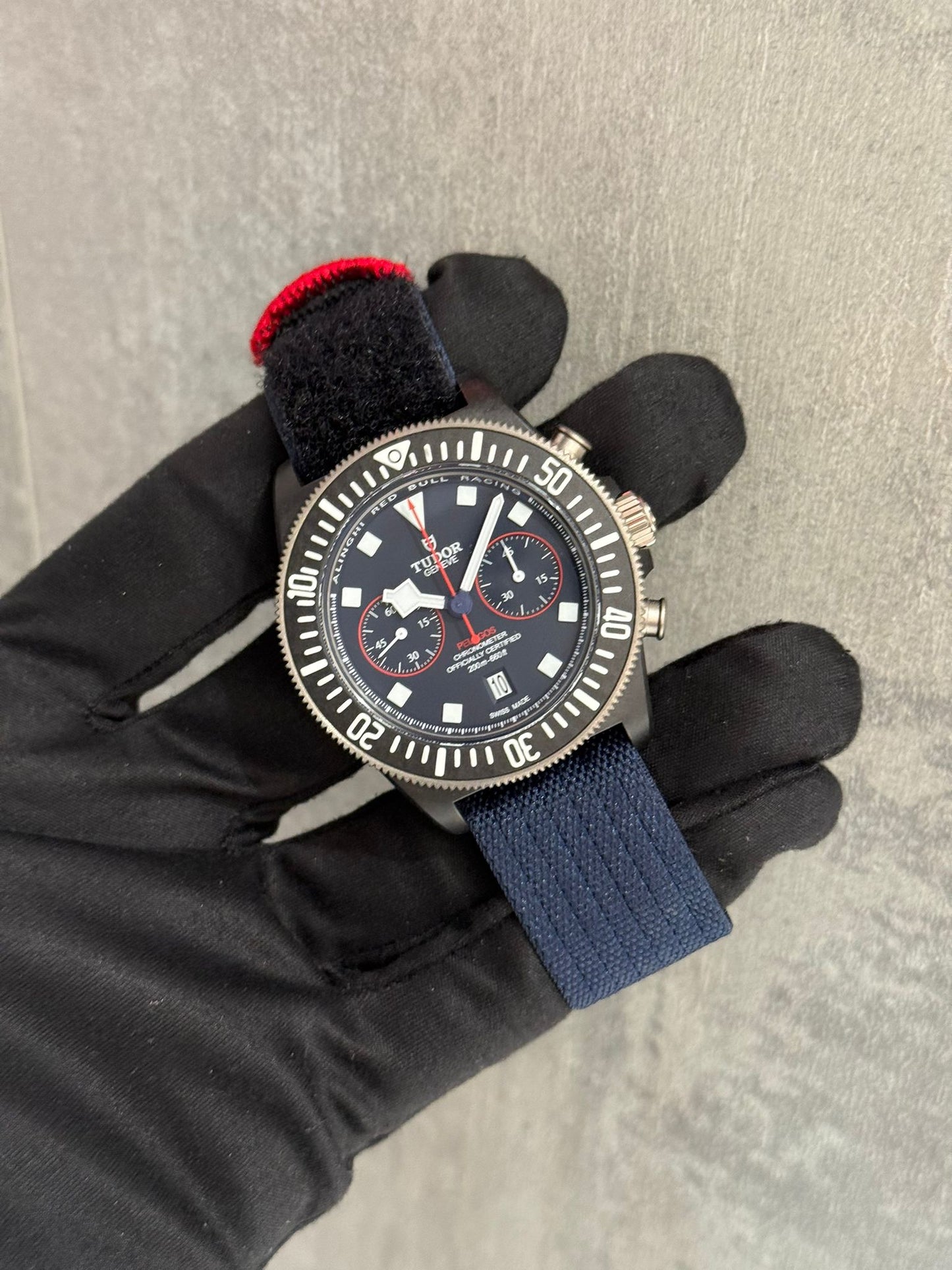 Tudor 25807KN