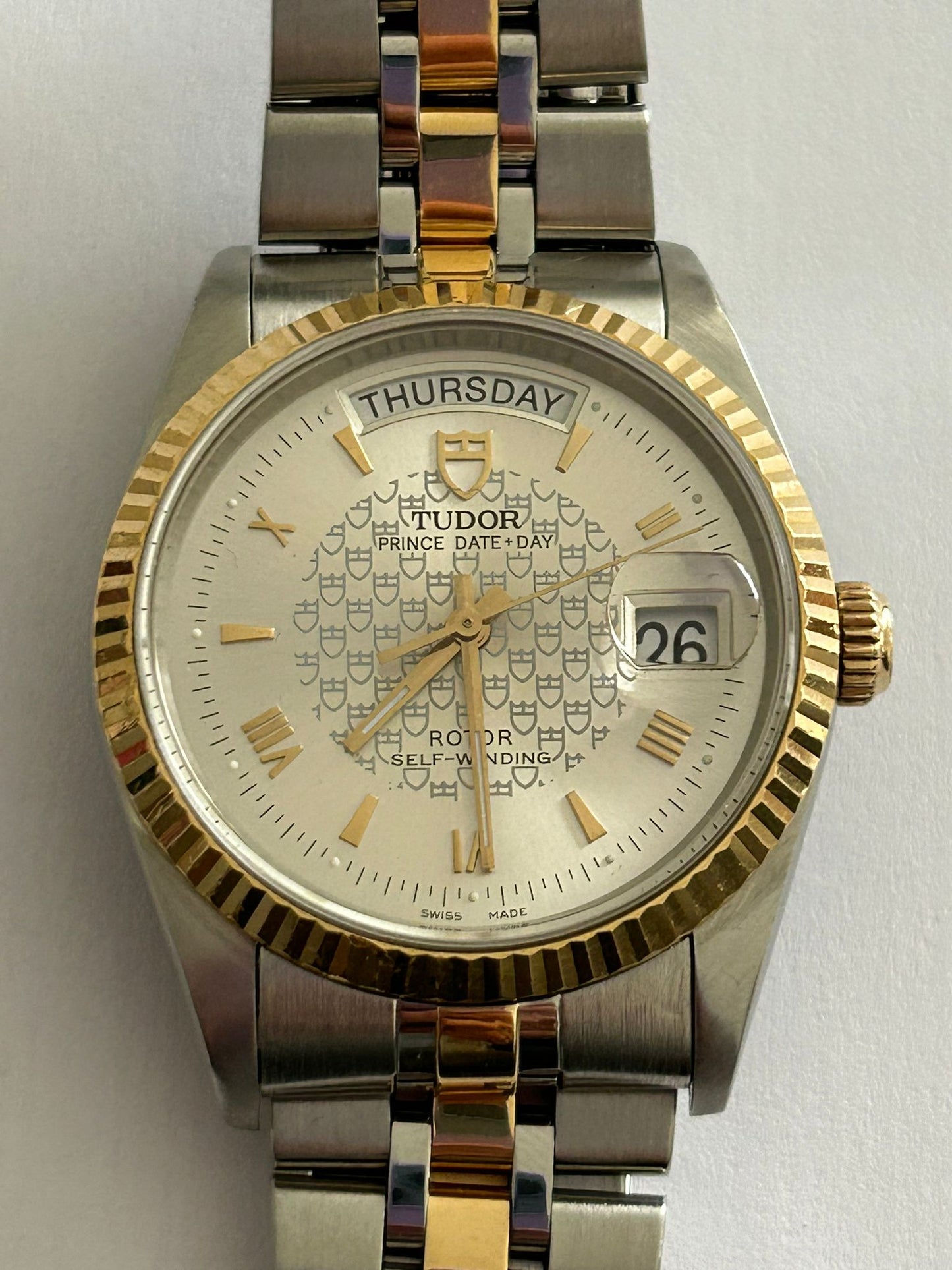 Tudor date Day celebration dial