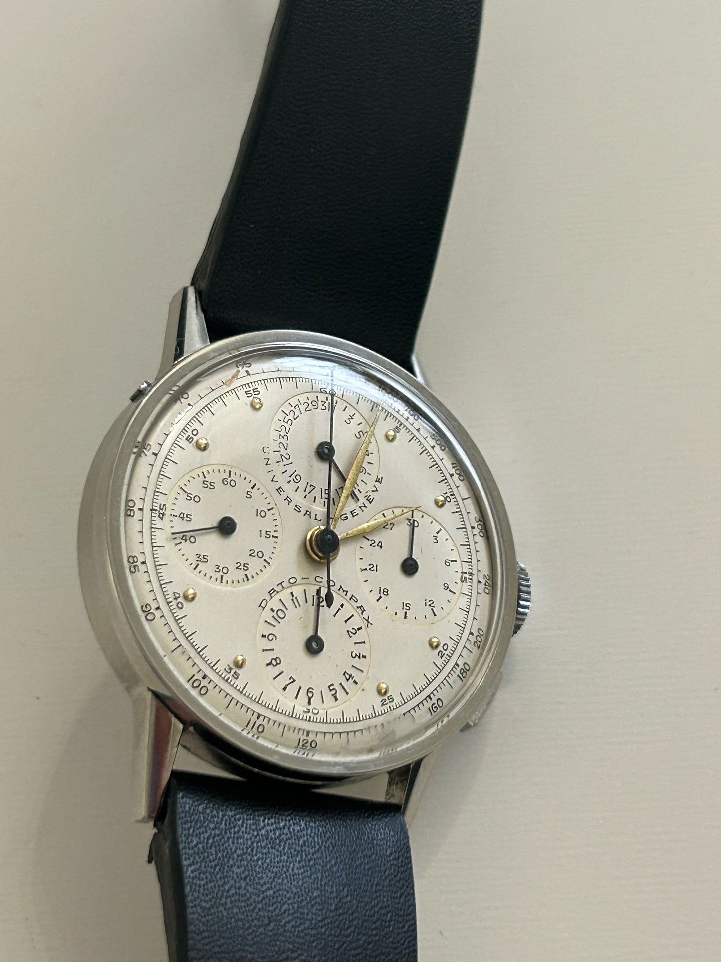 Universal Genève Dato Compax 22530