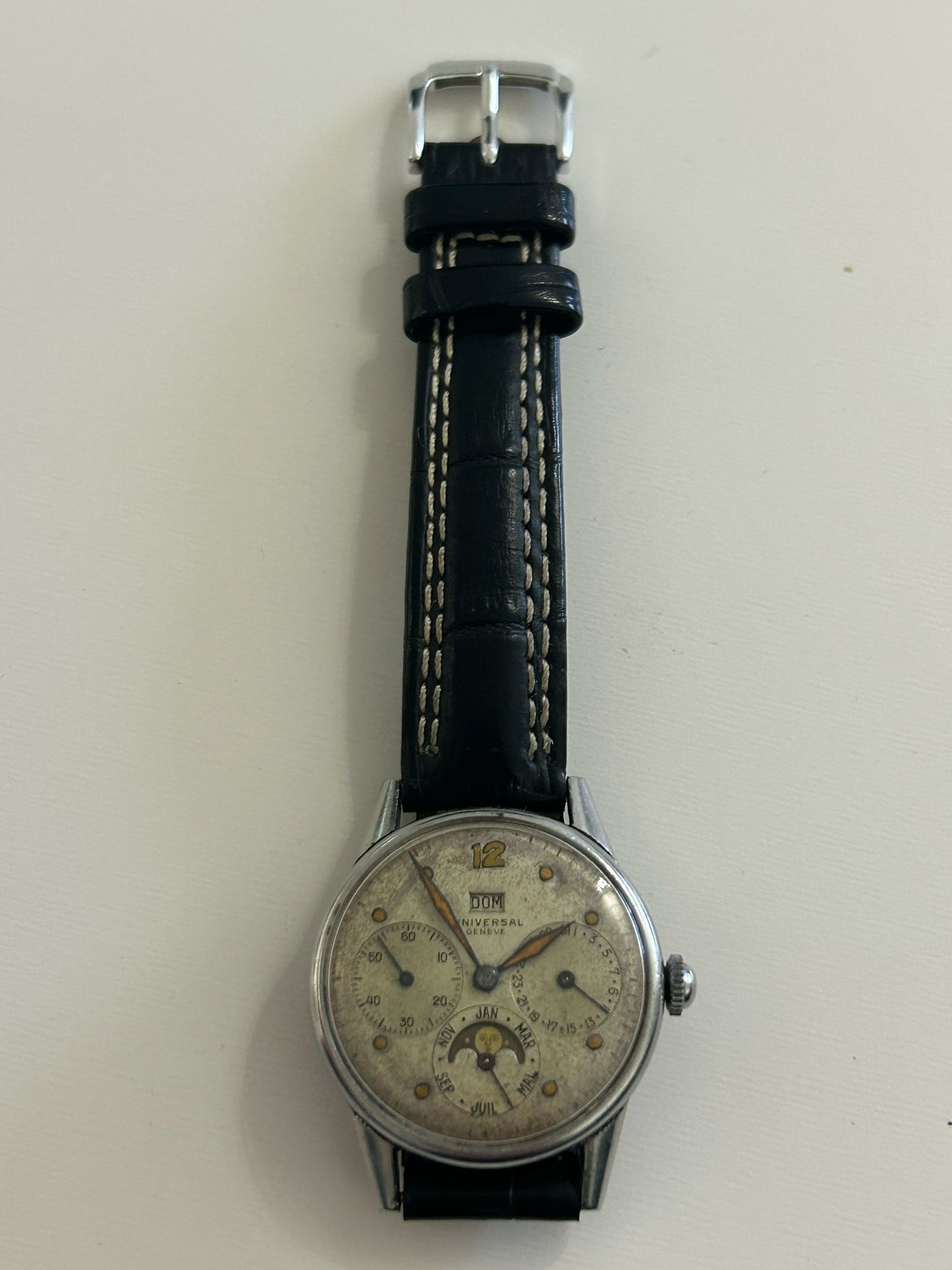 Universal Geneve 21308 calendar moon phase