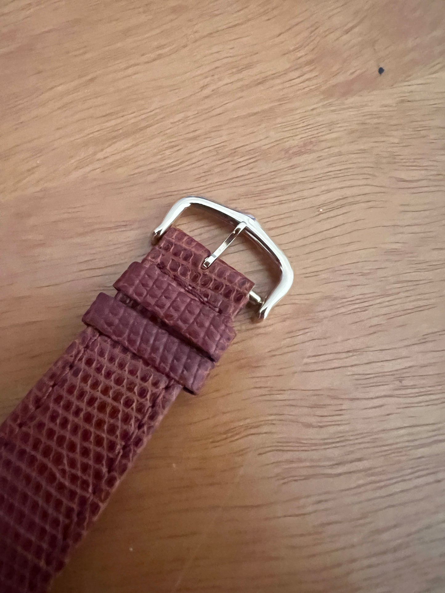 Cartier tank 1830 gold