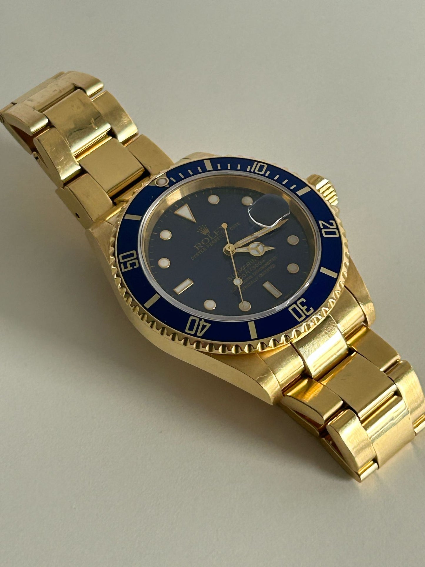Rolex submariner 16618 no holes case