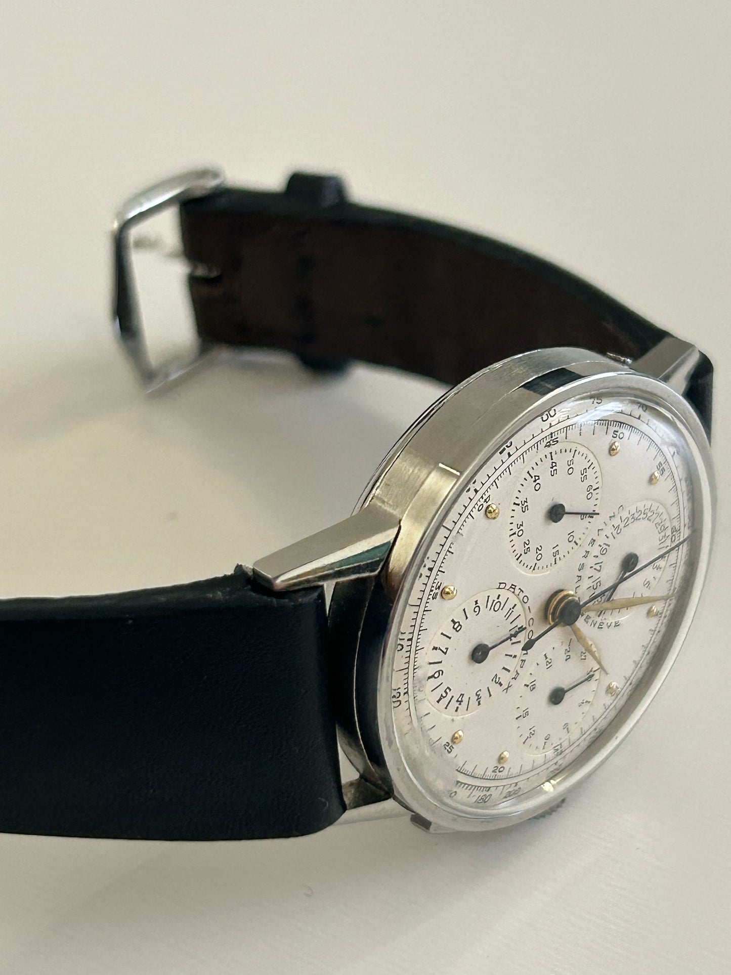 Universal Genève Dato Compax 22530