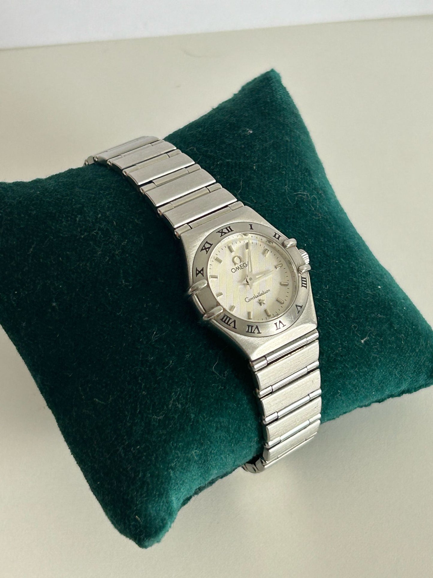 Omega Constellation lady Mop dial