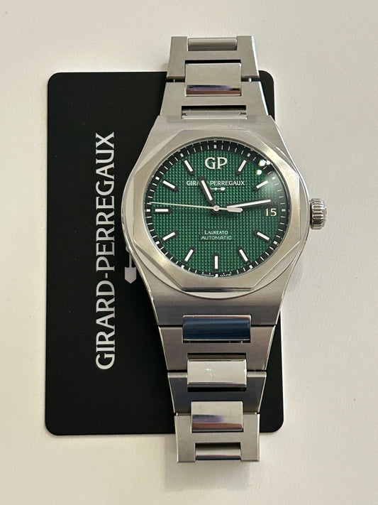Girard-Perregaux Laureato green dial full set 49931