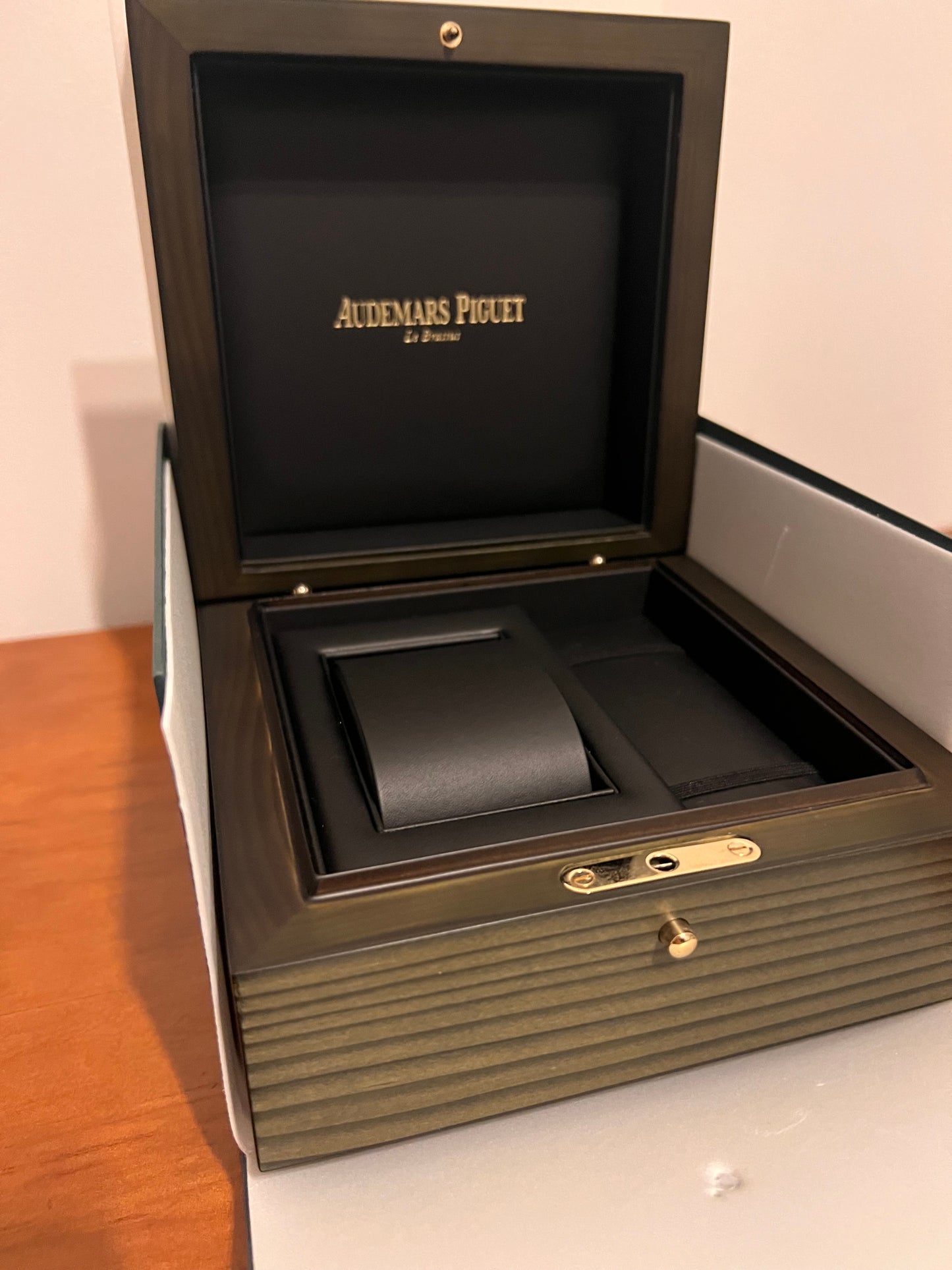 Audemars Piguet new wood box w