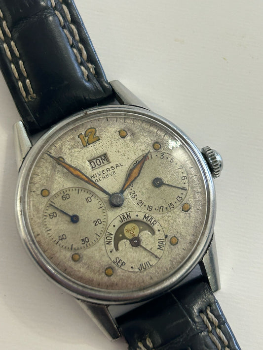 Universal Geneve 21308 calendar moon phase