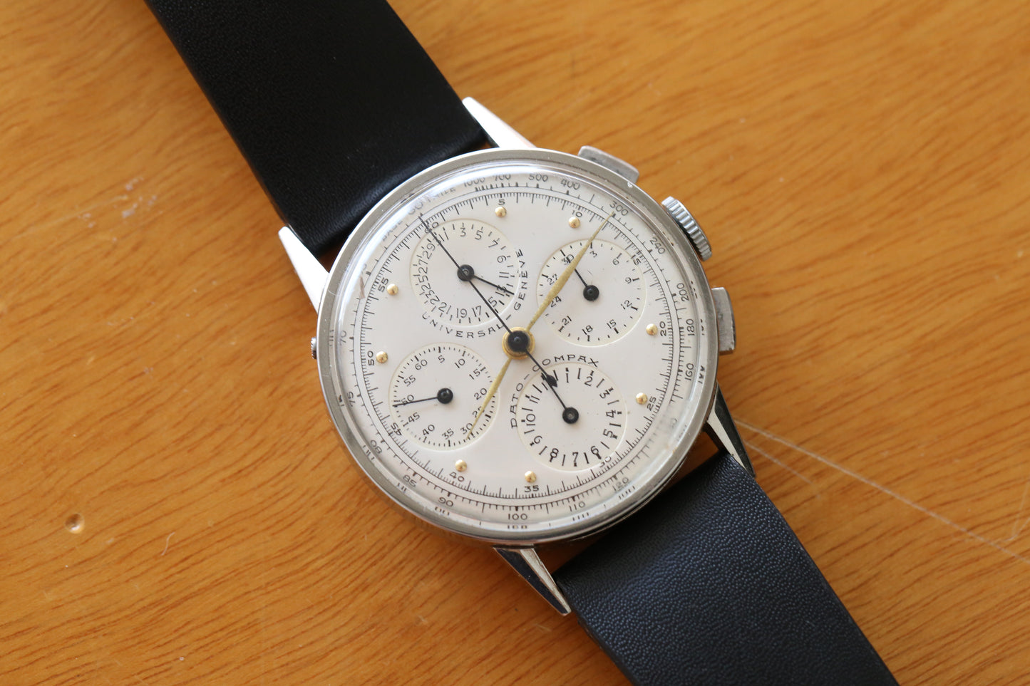 Universal Genève Dato Compax 22530