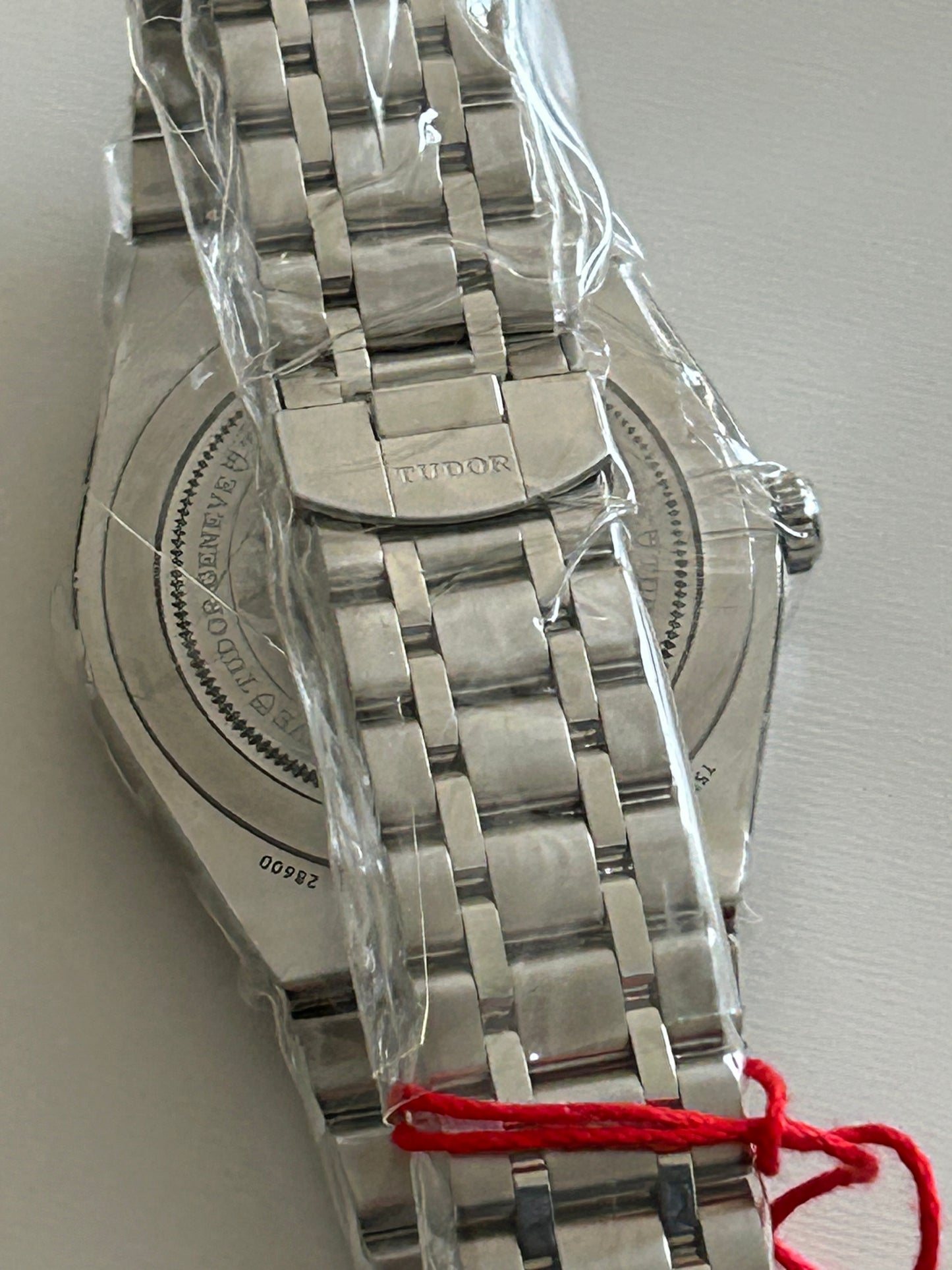 Tudor 28600 Royal