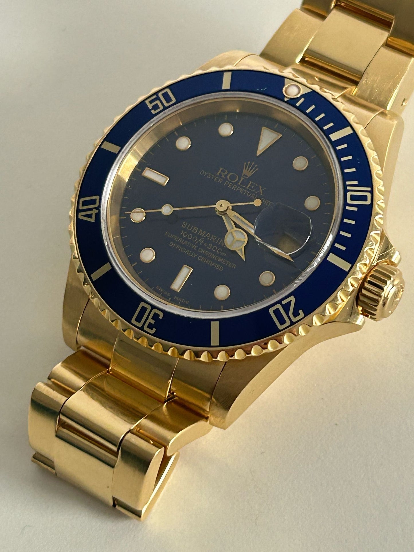 Rolex submariner 16618 no holes case