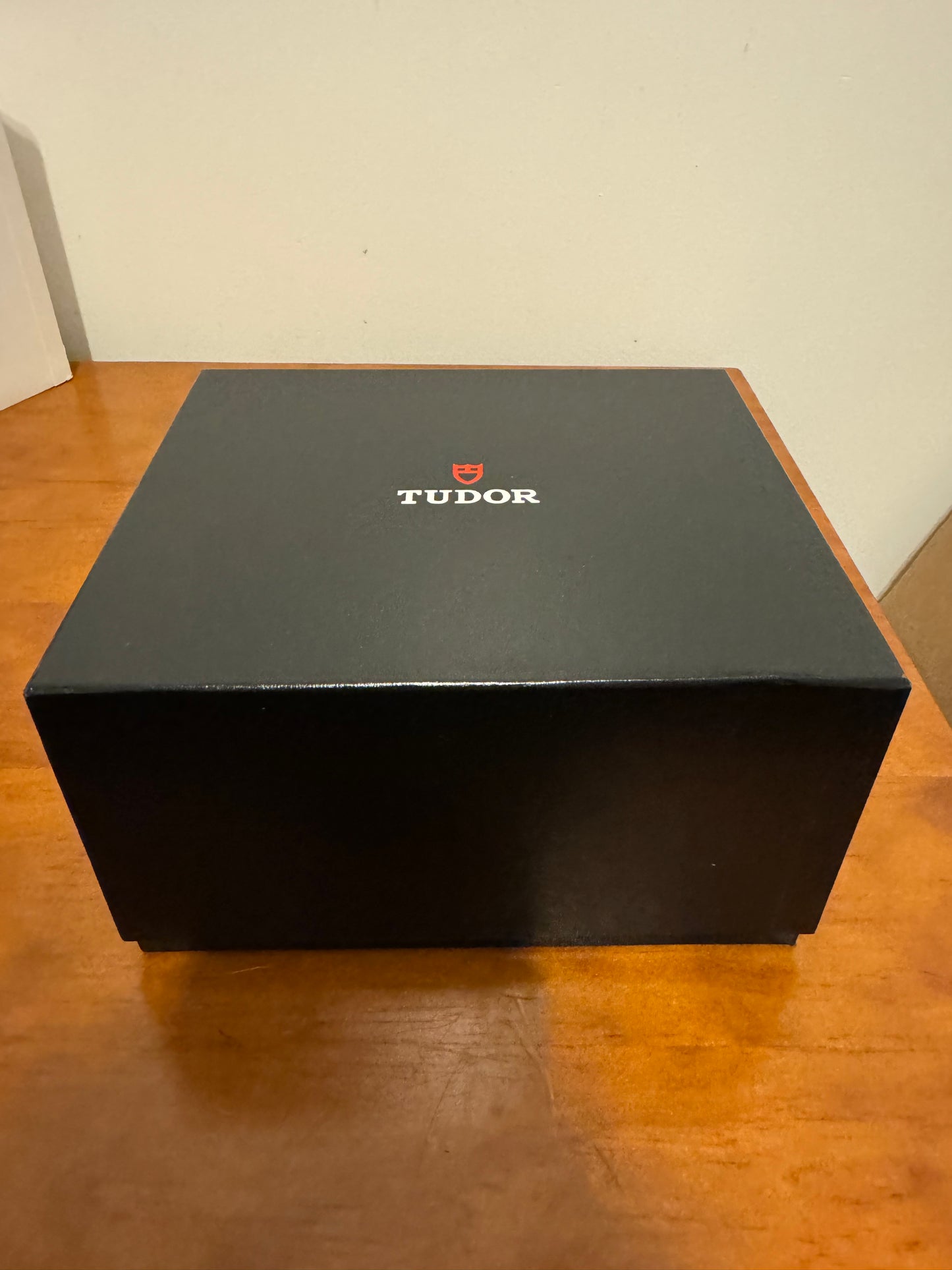 Tudor box 51433.8064 new