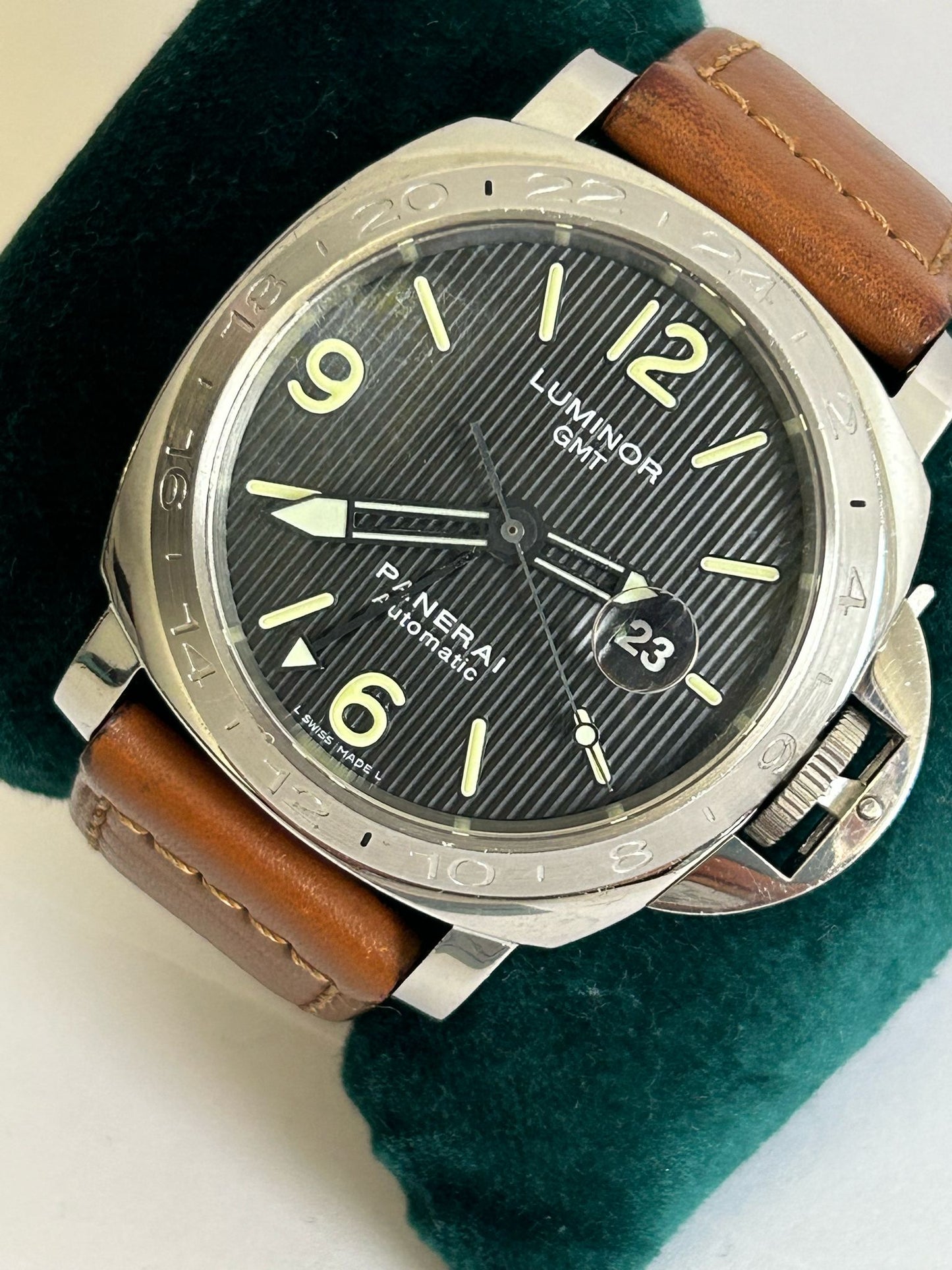 Panerai luminor gmt pam00029 tuxedo dial tritium