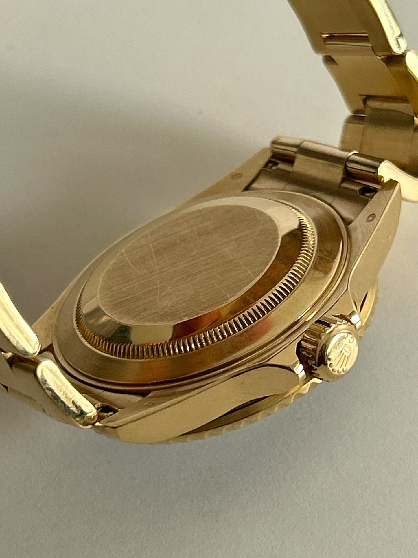 Rolex submariner 16618 no holes case