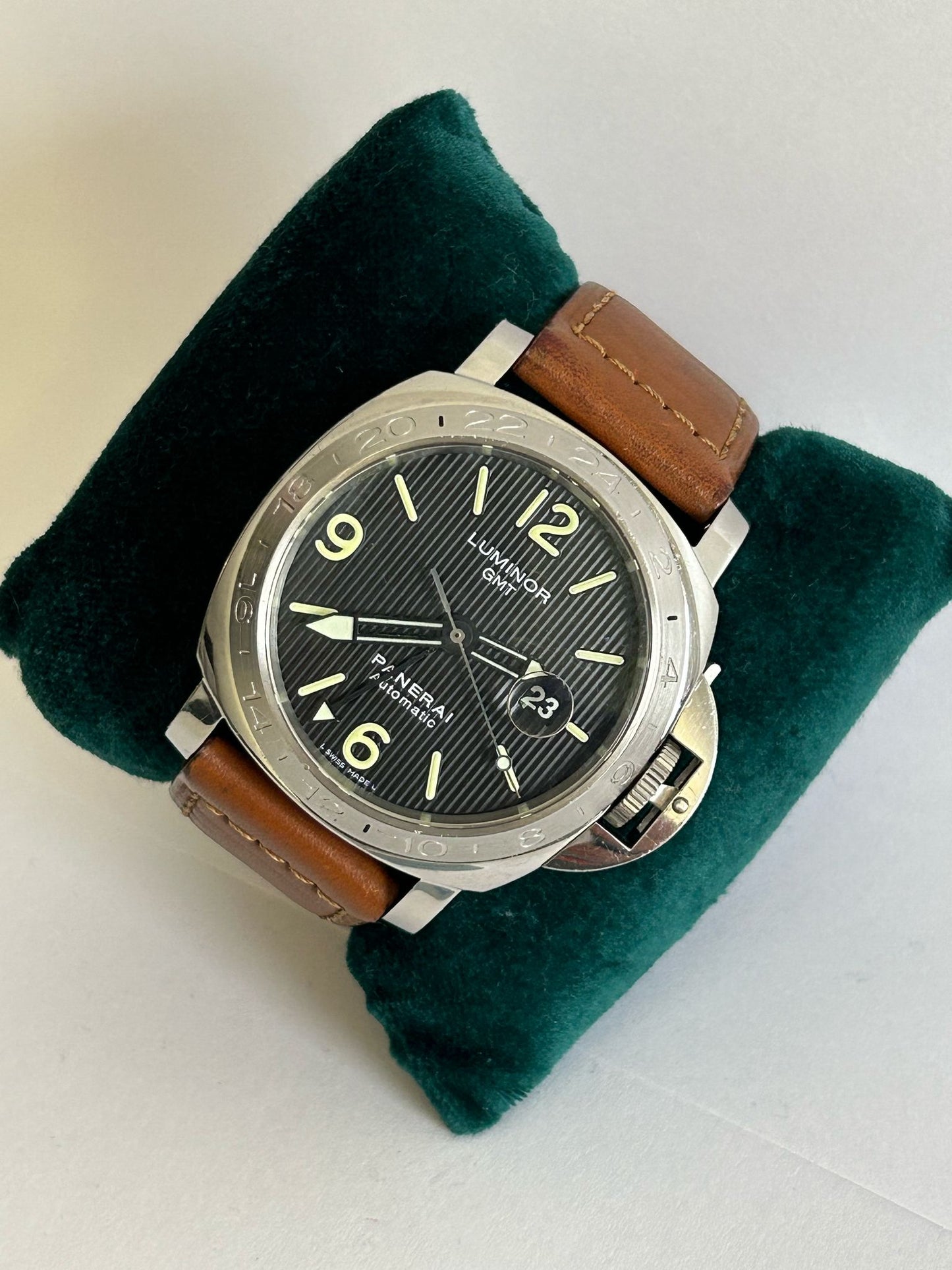 Panerai luminor gmt pam00029 tuxedo dial tritium