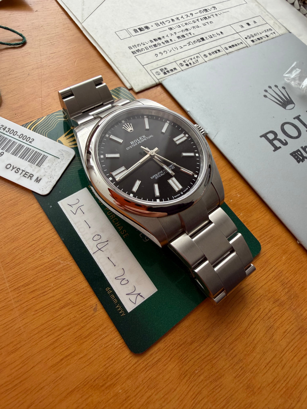 Rolex oyster perpetual 124300 black